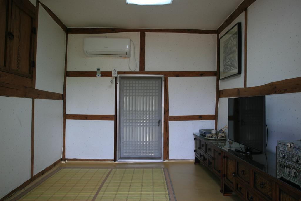 Jinrae Lee'S Traditional House Boseong Екстериор снимка